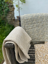 Load image into Gallery viewer, Quilted throw - Lemons
