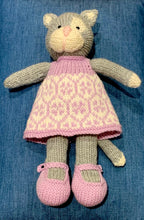 Load image into Gallery viewer, Knitted Creatures