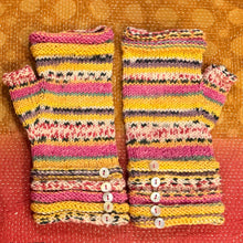 Load image into Gallery viewer, Fine Knit Wrist-warmers / Fingerless Gloves
