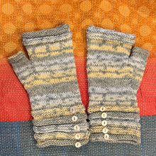 Load image into Gallery viewer, Fine Knit Wrist-warmers / Fingerless Gloves
