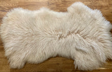 Load image into Gallery viewer, Sheepskin - shearling
