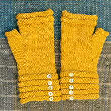 Load image into Gallery viewer, Fine Knit Wrist-warmers / Fingerless Gloves
