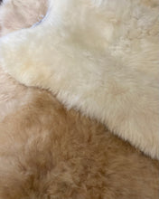 Load image into Gallery viewer, Sheepskin - shearling
