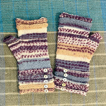 Load image into Gallery viewer, Fine Knit Wrist-warmers / Fingerless Gloves
