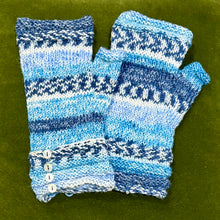 Load image into Gallery viewer, Fine Knit Wrist-warmers / Fingerless Gloves
