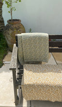 Load image into Gallery viewer, Quilted throw - Lemons
