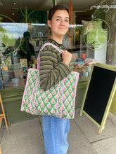 Load image into Gallery viewer, Quilted Tote - Green/ Pink Flowers
