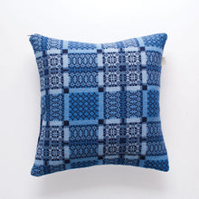 Load image into Gallery viewer, Knot garden Cushion - Indigo
