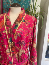 Load image into Gallery viewer, Cotton Kimono - Pink Exotic Bird
